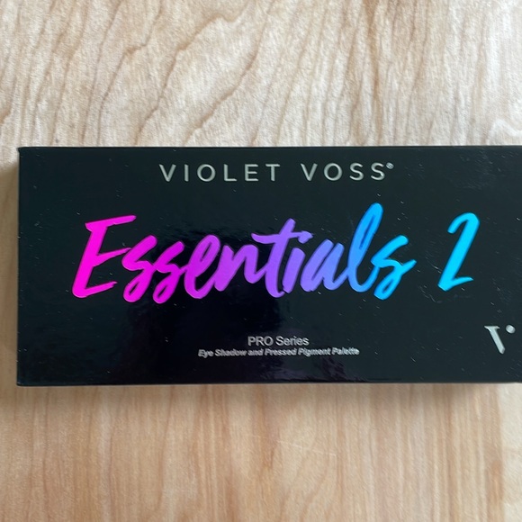 Violet Voss Essentials 2 Eyeshadow Palette - Picture 3 of 7